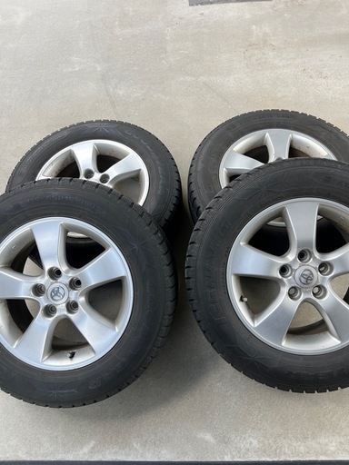 スノータイヤ　215/65R16