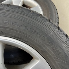 スノータイヤ　215/65R16の画像