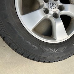 スノータイヤ　215/65R16の画像