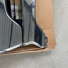 200系ハイエース 4型 標準グリル カスタムパーツの画像