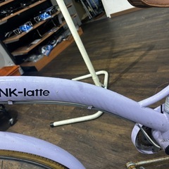 26インチ自転車 / ラベンダー / 6段変速 / オートライト / 要タイヤ交換のためお得の画像