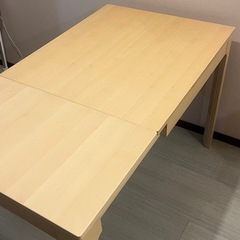 キッチンテーブル　　⭐︎椅子4個付きの画像