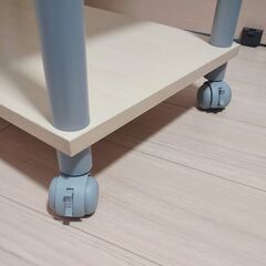 収納棚(キャスター付き・脱着可能、ストッパー付き)　サイズ(写真の状態で) : 横幅70 × 奥行35 × 高さ81cm　短めのポール4本付きなので、アレンジ可能の画像