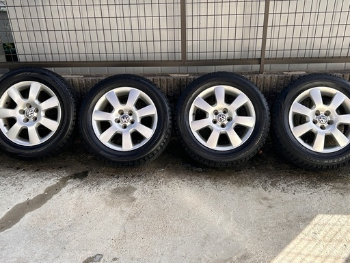 スタッドレス付きホイールtクロスにはいてました。