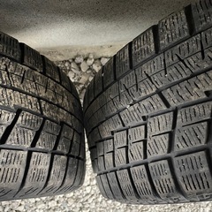 １７インチスタッドレスタイヤ4本セットアルミホイル付き 215/45R17です
の画像