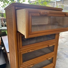 引き出しタンス（ガラス付き）
の画像