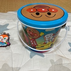アンパンマン缶、キーホルダー、トーマス靴下の画像