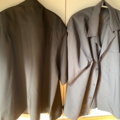 【2枚】GU 半袖シャツ 黒 ダークグレー 2枚セットの画像