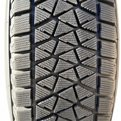 美品 JB74 シエラ 社外 鉄 PCD139.7 5穴 スタッドレス ブリジストン ブリザック　DM-V2 235/75R15 2021年製の画像