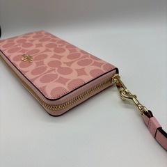 【新品未使用】COACH/コーチ長財布　CW778 ピンクの画像