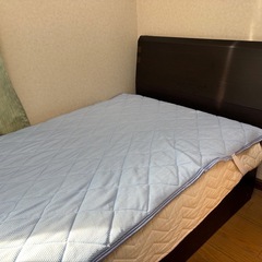 ベッドフレームの画像