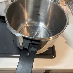 圧力鍋　5.5リットルの画像