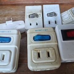 節電アダプター 2個口 スイッチ付き エルパ 耐雷サージ 省エネ 耐雷 屋内用 電源タップ 便利グッズ インテリア サージ付節電アダプタ 2P　個別スイッチ付 節電タップ 2個口 コンセント アダプタ 電源タップ 旅行 外出の画像