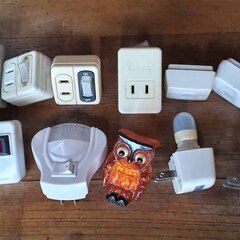 節電アダプター 2個口 スイッチ付き エルパ 耐雷サージ 省エネ 耐雷 屋内用 電源タップ 便利グッズ インテリア サージ付節電アダプタ 2P　個別スイッチ付 節電タップ 2個口 コンセント アダプタ 電源タップ 旅行 外出の画像