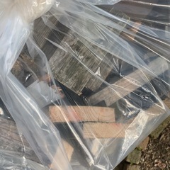 【無料・薪】ウッドデッキ解体後の廃材を薪利用にいかがでしょうか。の画像