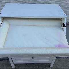 おむつ替え台付き収納タンスの画像