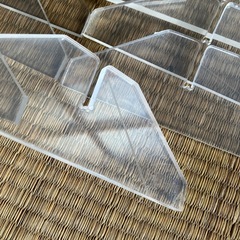 アクリルパーテーションの脚　８個　底辺13×高さ5×厚み0.5㎝　0.3㎝用？の画像