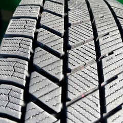 バリ山 BRIDGESTONE スタッドレスタイヤ VRX3 15インチセットの画像