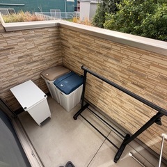 パソコンモニター、スピーカースタンド、モバイルバッテリーほか他の画像