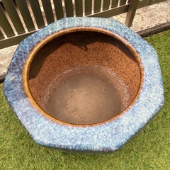 大きな植木鉢　の画像