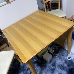 テーブル椅子2点セットの画像