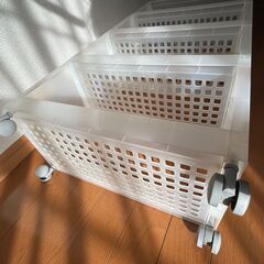 【無印良品】ポリプロピレン組立式ワゴン（4段・キャスター付き）200円の画像