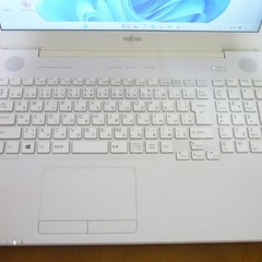 人気の富士通ホワイトカラー 高速新品SSD256G 最高峰i7搭載 メモリ大容量8G win11 カメラ テンキー 1102の画像