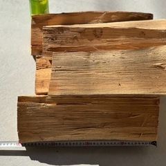 アカシア　　薪太割り　10kgの画像