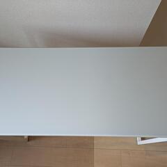 ガラス天板テーブルの画像