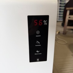 【超美品‼️】コンパクト♪ 除湿機 除湿器 静音モード 液晶パネル 湿度表示 ホワイト♪の画像