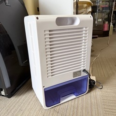 【超美品‼️】コンパクト♪ 除湿機 除湿器 静音モード 液晶パネル 湿度表示 ホワイト♪の画像