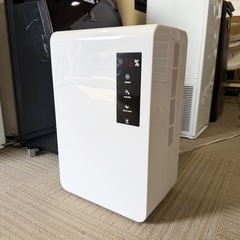 【超美品‼️】コンパクト♪ 除湿機 除湿器 静音モード 液晶パネル 湿度表示 ホワイト♪の画像