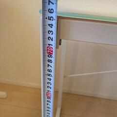 ガラス天板テーブルの画像