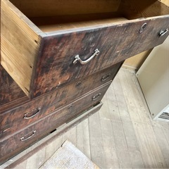 古い
タンスの画像