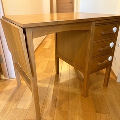 unico デスク　学習机（拡張可能）の画像