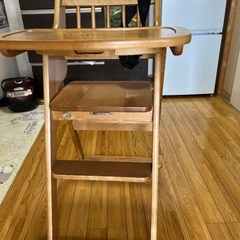 子供用の食事用チェアの画像