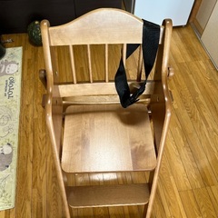 子供用の食事用チェアの画像