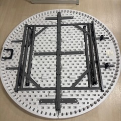 【11/4引き渡し限定】折り畳み式丸テーブルの画像