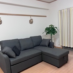 65㌅TV、ダイニングテーブル、ソファーベット
の画像