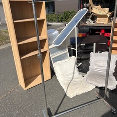 新生活応援！どれでも1点300円 テレビ台、座椅子、衣装ケース、鏡、本棚、ハンガーラック、かーぺカーペットなどなどの画像