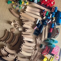 木製汽車レール、プレイテーブルセットの画像