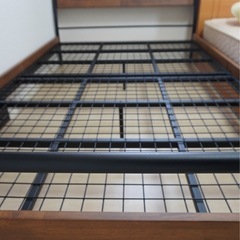 セミダブルベッドフレームの画像