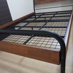 セミダブルベッドフレームの画像
