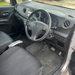 スバルLUCRAの画像