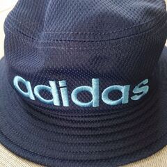 adidas ハット紺 の画像