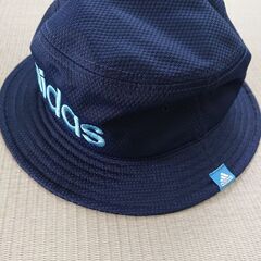 adidas ハット紺 の画像