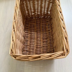 形が綺麗な　四角のかご小の画像