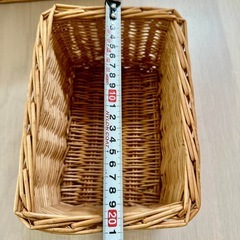 形が綺麗な　四角のかご小の画像