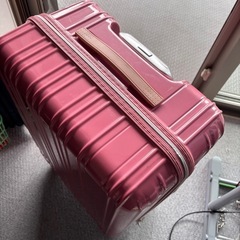 ピンクのスーツケース　難ありの画像