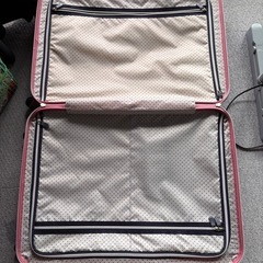 ピンクのスーツケース　難ありの画像